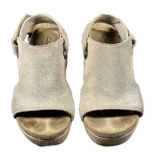 Clarks Women's Beige Suede Ankle Strap Open‎ Toe Wedge Platform Sandals Sze 6